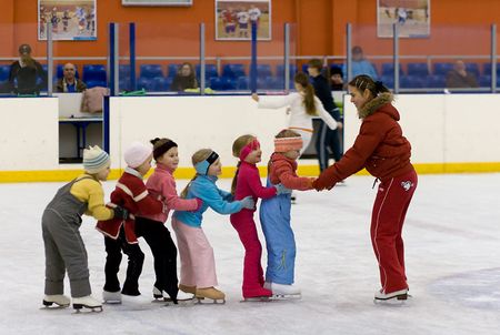Занятия в ижевской школе фигурного катания будут бесплатными для детей от 6 лет