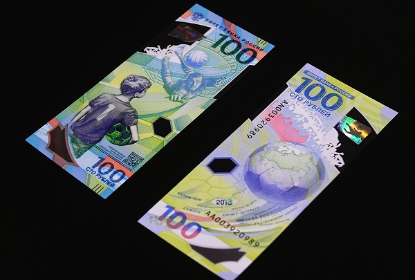 Банк России представил памятную банкноту номиналом 100 рублей, посвященную Чемпионату мира-2018