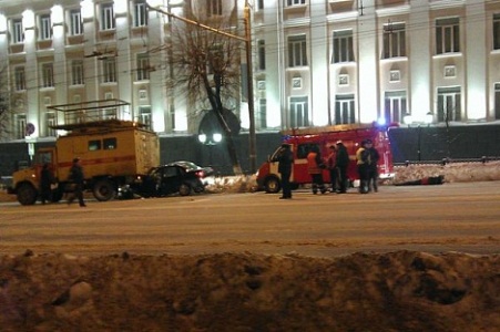 «Лада Гранта» протаранила грузовик в Ижевске, один человек погиб