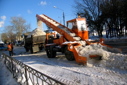 Борьбу со снегом на дорогах Ижевска вели 102 машины