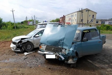  «ВАЗ»  столкнулся с «Фольксвагеном» в Малой Пурге: пострадали три человека 