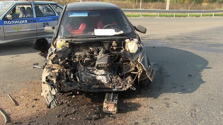 Накануне в Ижевске водитель ВАЗа едва не погиб при столкновении с тягачом
