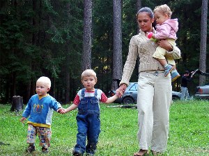 82 ижевские семьи стоят в очереди на усыновление