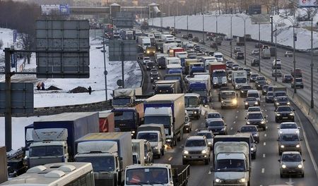 Сразу 6 аварий произошло из-за гололеда на эстакаде в Москве