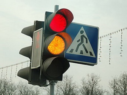  Светофоры перепрограммируют в Глазове на восьми перекрестках 
