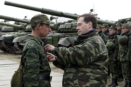 Россия развернет полноценную группировку войск в Крыму