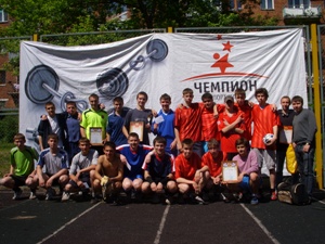 Студенты неспортивных факультетов Ижевска сразились в футбол