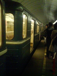 Пожарники эвакуировали пассажиров в московском метро