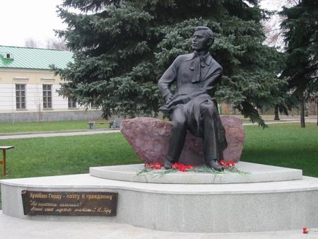 Свечи и цветы возложат к памятнику Кузебая Герда в Ижевске