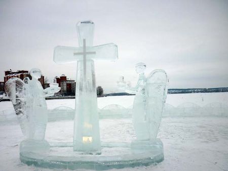 Фото: на Крещение в Воткинске создали ледяной храм