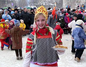 Масленичная ярмарка в Ижевске угощает блинами, шашлыками и чаем