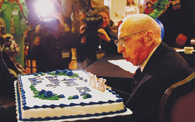 Самый старый мужчина планеты скончался в возрасте 114 лет в США