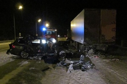  Иномарка протаранила грузовик в Удмуртии: один человек погиб 