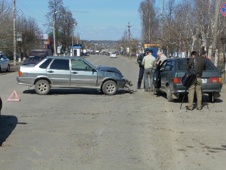 Два автомобиля «ВАЗ» столкнулись в Можге: пострадал один человек