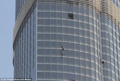 Фото: Том Круз  ради съемок забрался на самое высокое в мире здание
