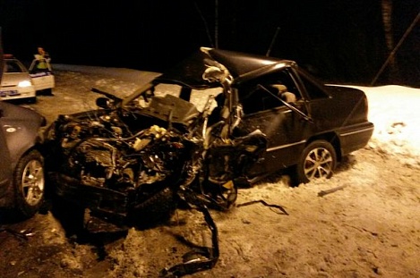 В результате столкновения трех автомобилей на трассе Ижевск - Воткинск погибла женщина