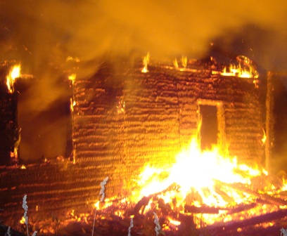 Четверых человек спасли из горящего дома в Сарапуле
