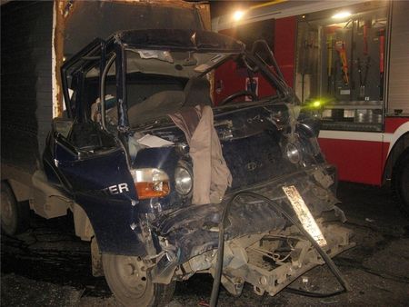 Автомобилист погиб, столкнувшись с прицепом КамАЗа в Удмуртии