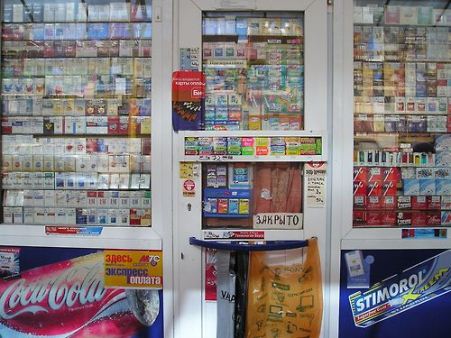 Сарапульских бизнесменов оштрафовали за торговлю сигаретами возле школ