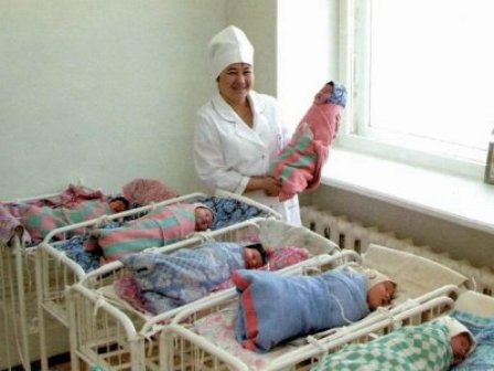  382 малыша родились в Воткинске за три летних месяца