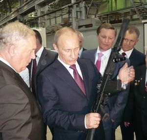 Фоторепортаж: Путину показали лучшие образцы  ижевского оружия