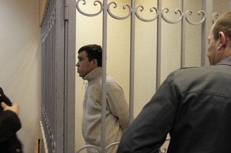 Ижевский полицейский, изнасиловавший задержанного стволом, осужден на 5 лет и 1 месяц