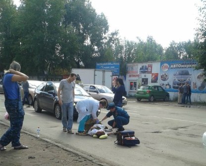 Иномарка сбила девушку с ребенком на улице Маяковского в Ижевске