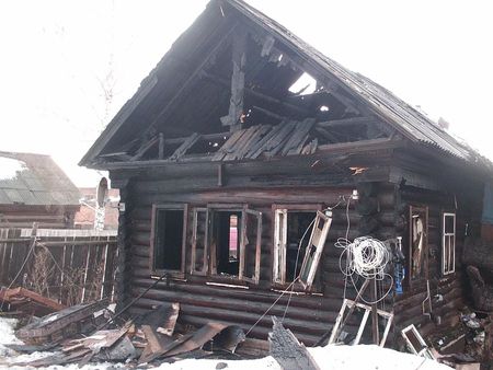 Сгоревший дом выдали сироте в Сарапульском районе