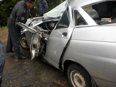 Водитель легковушки насмерть разбился в Удмуртии
