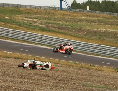 Мотоциклисты из Удмуртии попали в аварию на Кубке РФ по шоссейно-кольцевым мотогонкам