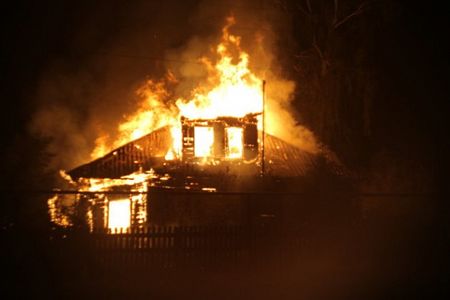 Житель Удмуртии убил обидчика сестры и сжег его дом