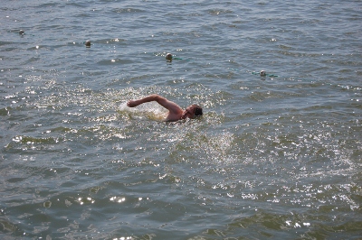 Жителей Удмуртии предупреждают об опасности августовских купаний