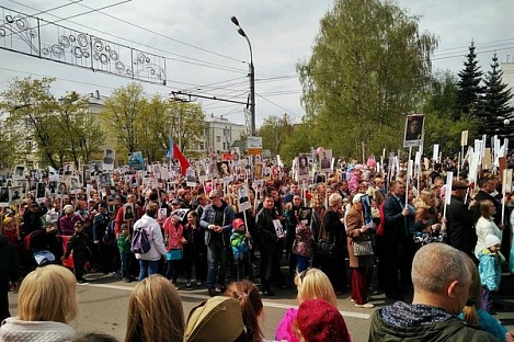 В шествии "Бессмертного полка" 9 мая приняли участие более 15 000 жителей Ижевска