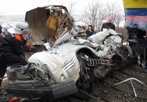 В Астраханской области поезд сбил «Жигули»:  3 человека погибли, 14 в больнице