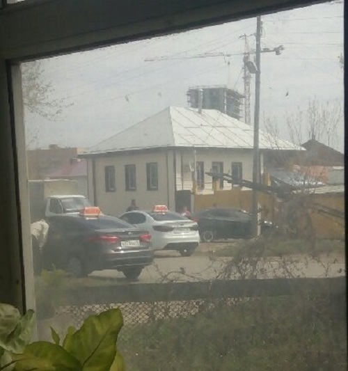 В Ижевске автомобиль такси угнали с автозаправочной станции