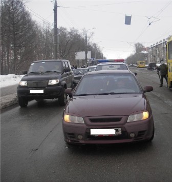 Водитель легковушки сбил женщину в Ижевске
