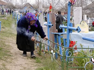 Неизвестные сожгли 25 могил на кладбище в Краснодаре