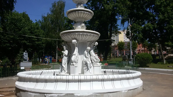 В Летнем саду Ижевска установили новый фонтан