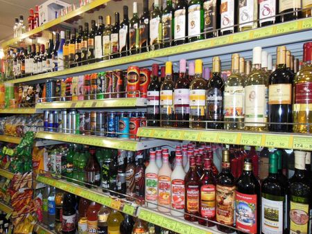 Жительница Сарапула может получить год исправительных работ за продажу пива подростку