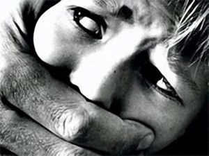 В Удмуртии женщина не заметила, как ее гость изнасиловал 13-летнюю дочку