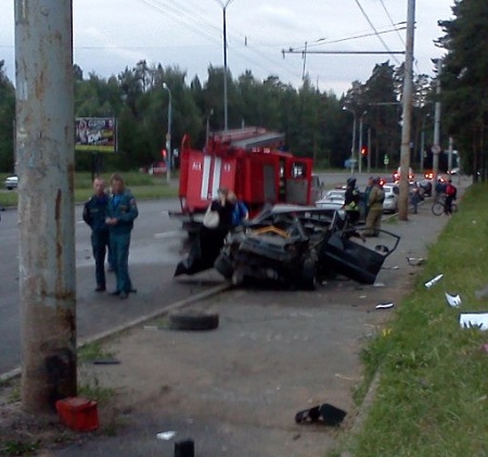 При ударе авто об столб в Ижевске погиб водитель