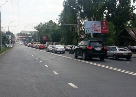 Пробка образовалась на улице Пушкинской в Ижевске из-за ремонтных работ