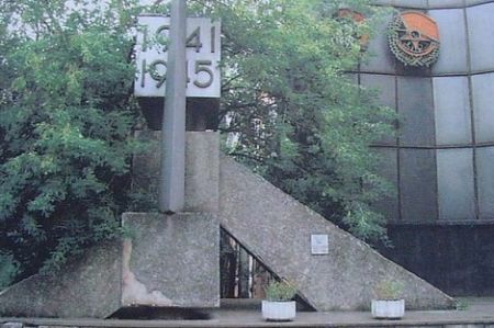 Памятник работникам тыла продадут с аукциона в Удмуртии