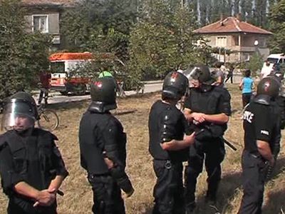 Цыгане закидали камнями семью в Болгарии