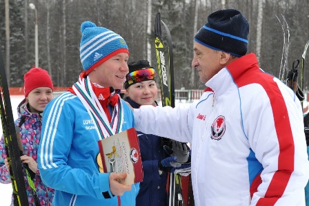 Удмуртский лыжник Владислав Лекомцев получил ключи от служебной квартиры и сертификат на 5,5 миллионов рублей