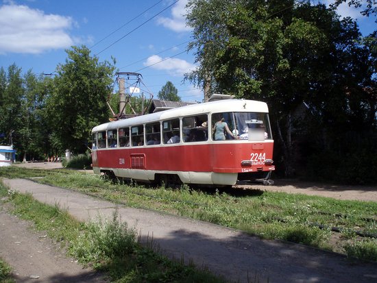 Неизвестные обстреляли трамвай в Ижевске