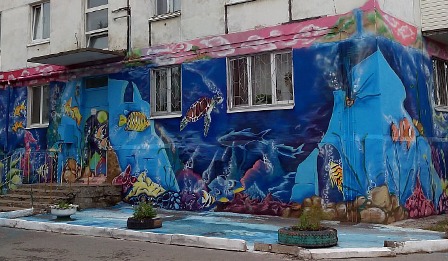 Рисунок подводного мира появился в городке Металлургов в Ижевске 