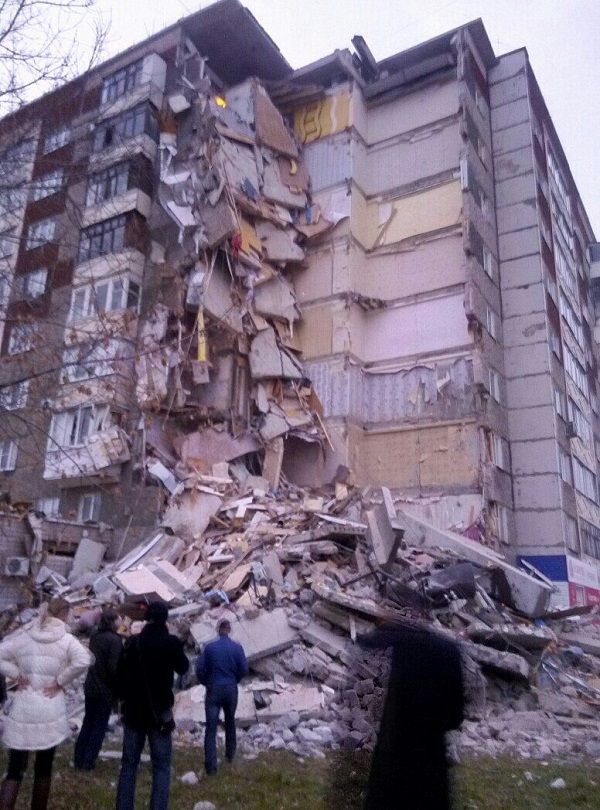 В Ижевске обрушился подъезд 9-этажного жилого дома