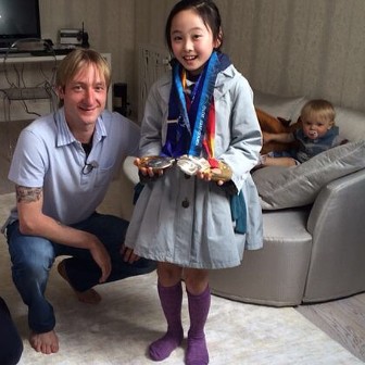 Евгений Плющенко впервые вышел на лед ради юной фигуристки из Японии