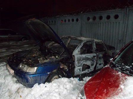 Короткое замыкание привело к возгоранию автомобиля в Ижевске